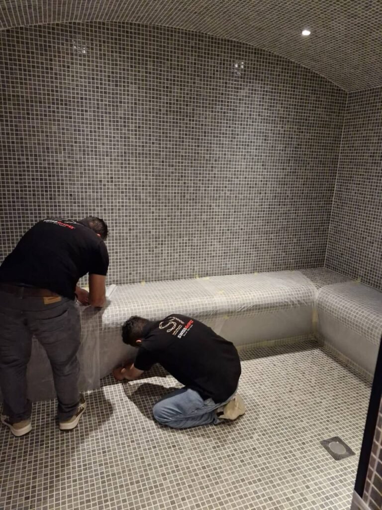 تطبيق طلاء مانع انزلاق